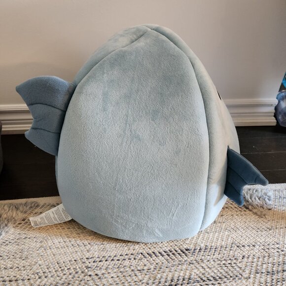 Whisker City Fish Character Hut Cat Bed - Picture 4 of 4